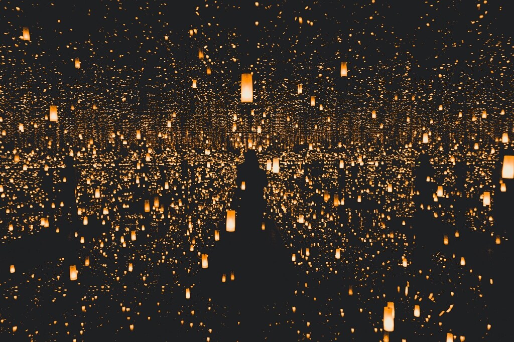 The hard sell can be hard to resist as we see in this photo showing hundreds of gold lanterns lighting up the dark.